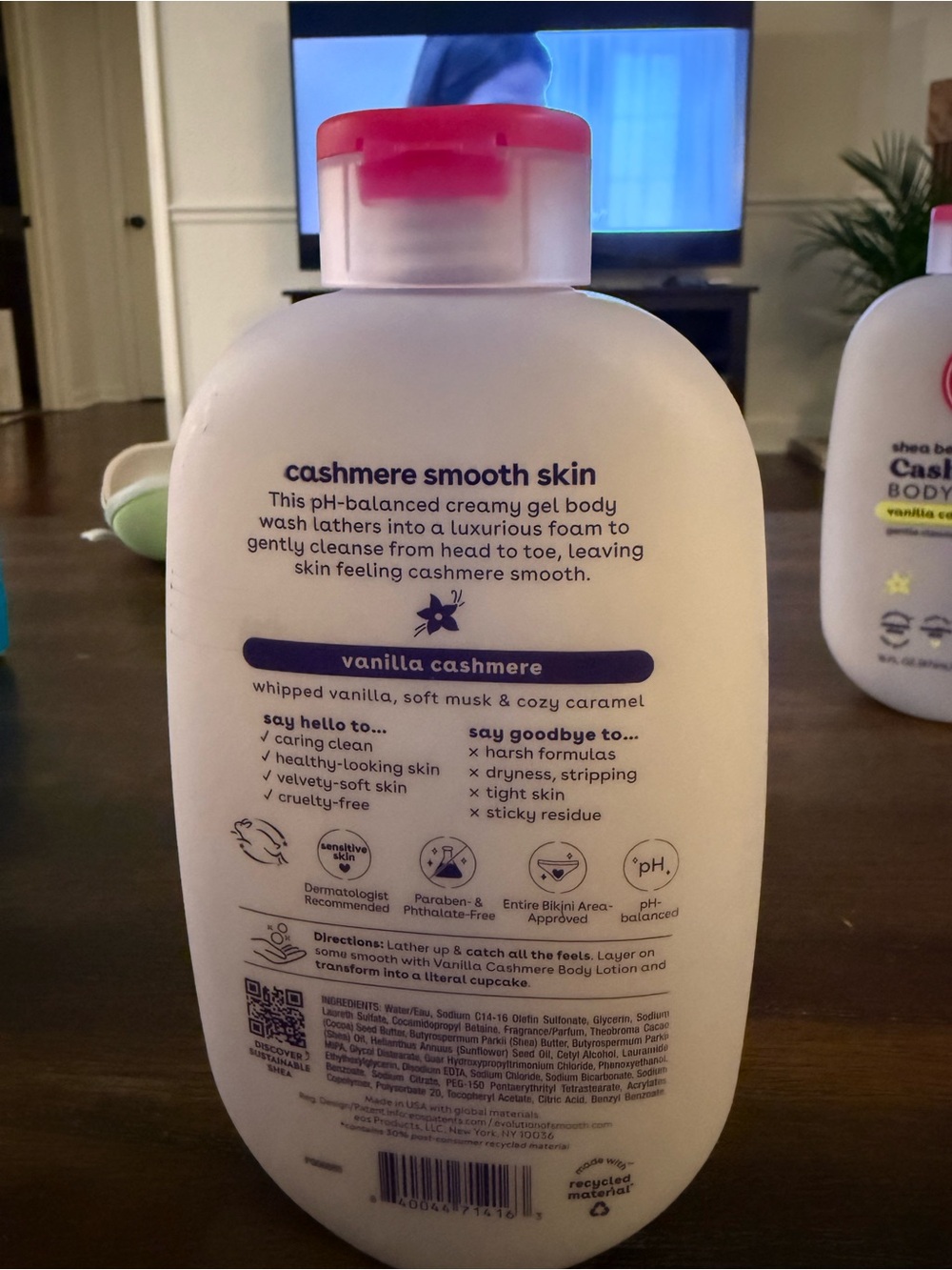 eos Vanilla Cashmere Body Wash - Picture 2 of 2